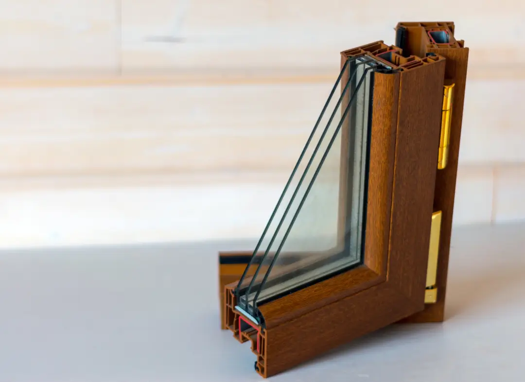 Installation de fenêtre en bois sur mesure Bellegarde